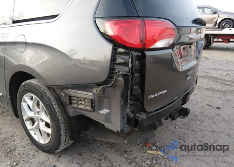 2017 Chrysler Pacifica Touring-L Plus z USA, uszkodzony, nr VIN 2C4RC1EGXHR643872